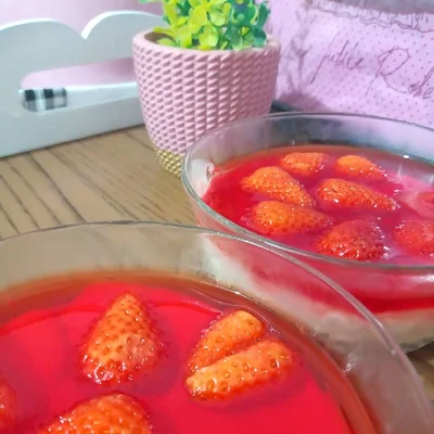 Recipe of Easy Strawberry Dessert 🍓🍓 on the DeliRec recipe website