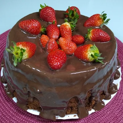 Recipe of Chocolate Cake With Strawberries on the DeliRec recipe website