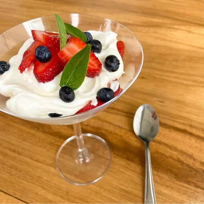 Recipe of Mascarpone cream with berries on the DeliRec recipe website