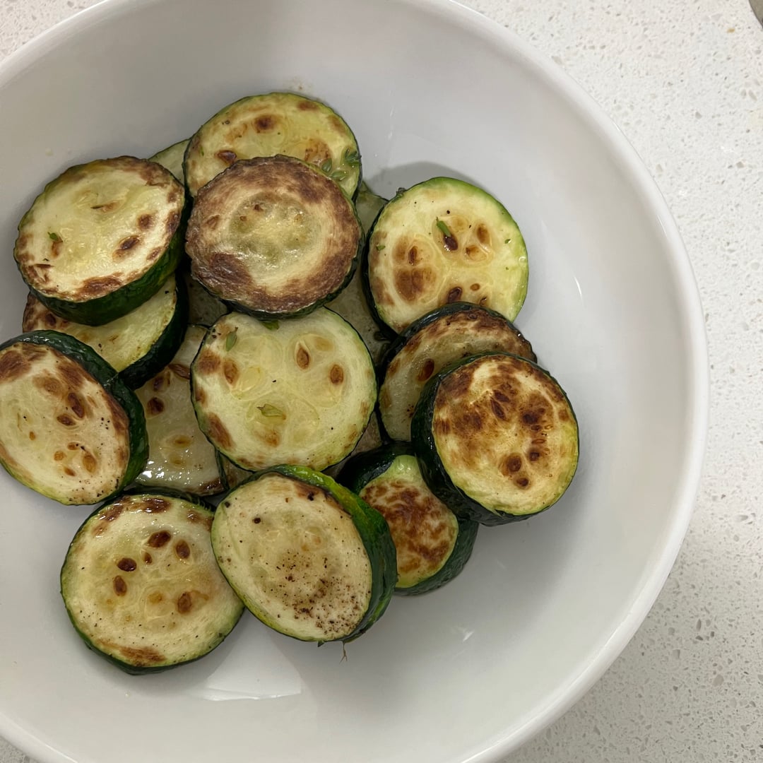 Photo of the Grilled zucchini in olive oil with thyme – recipe of Grilled zucchini in olive oil with thyme on DeliRec