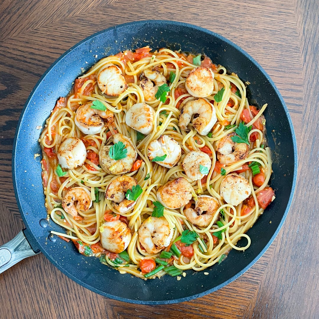 Photo of the Linguine with Scallops and Shrimps – recipe of Linguine with Scallops and Shrimps on DeliRec