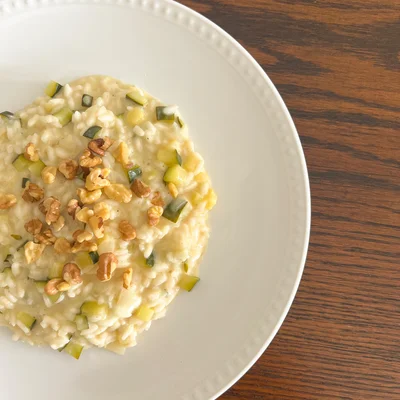 Recipe of Zucchini, goat cheese and walnut risotto on the DeliRec recipe website