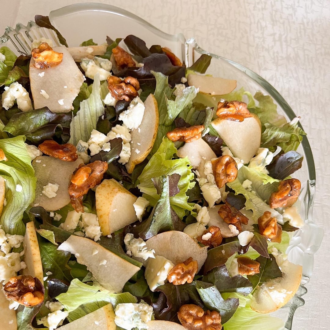 Photo of the Salad of pears, gorgonzola and caramelized walnuts – recipe of Salad of pears, gorgonzola and caramelized walnuts on DeliRec