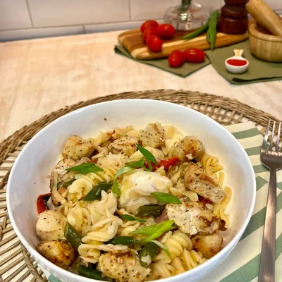 Recipe of Fusili with chicken and buffalo mozzarella and cherry tomatoes on the DeliRec recipe website