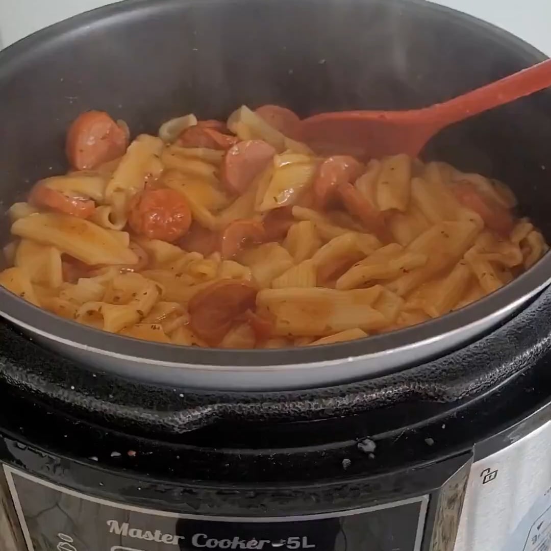 Photo of the Macaroni with Sausage in the electric pressure cooker – recipe of Macaroni with Sausage in the electric pressure cooker on DeliRec