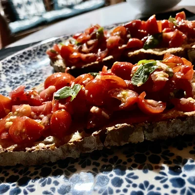 Recipe of cherry tomato bruschetta on the DeliRec recipe website