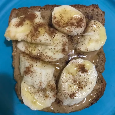 Recipe of Toast with tachine, molasses, banana and cinnamon on the DeliRec recipe website