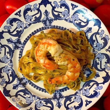 Photo of the Taglierini with arugula, macadameas and shrimp pesto – recipe of Taglierini with arugula, macadameas and shrimp pesto on DeliRec