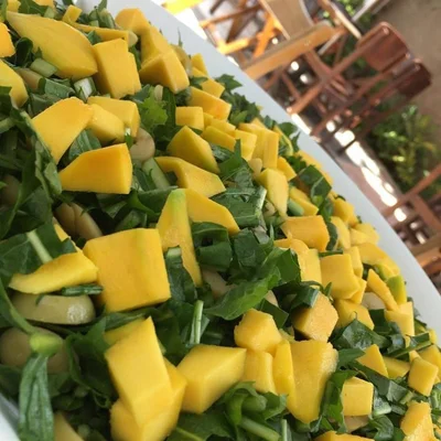 Recette de Salade de mangue au chou frisé sur le site de recettes DeliRec
