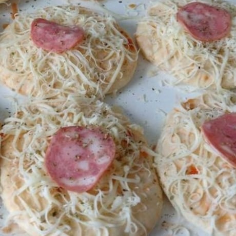 Photo of the Pepperoni bratty pizza 🍕 – recipe of Pepperoni bratty pizza 🍕 on DeliRec