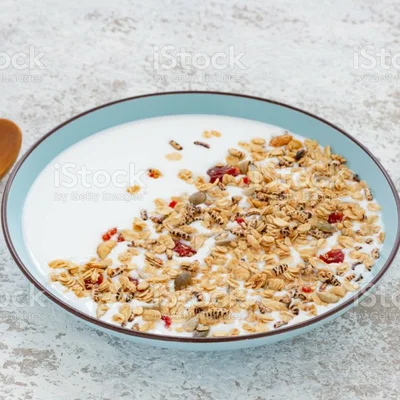 Recipe of granola with milk on the DeliRec recipe website