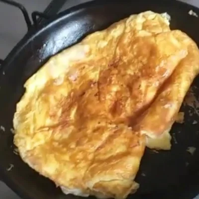 Recette de Omelette au fromage maison avec des œufs sur le site de recettes DeliRec