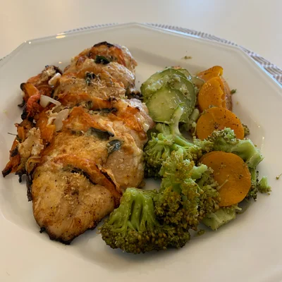 Recipe of Caprese chicken with vegetables on the DeliRec recipe website