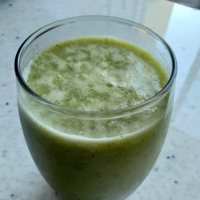 Recipe of Green breakfast detox juice on the DeliRec recipe website
