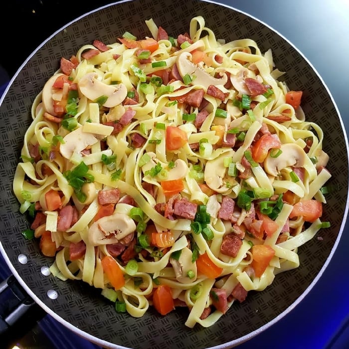 Photo of the Fettuccine with Pepperoni and Bacon – recipe of Fettuccine with Pepperoni and Bacon on DeliRec