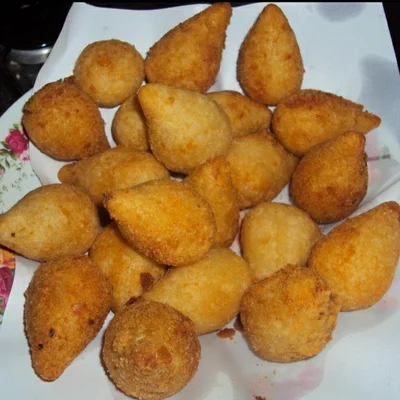 Recipe of Coxinha with simple delicious homemade catupiry on the DeliRec recipe website