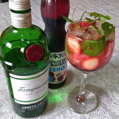 Recipe of strawberry drink on the DeliRec recipe website