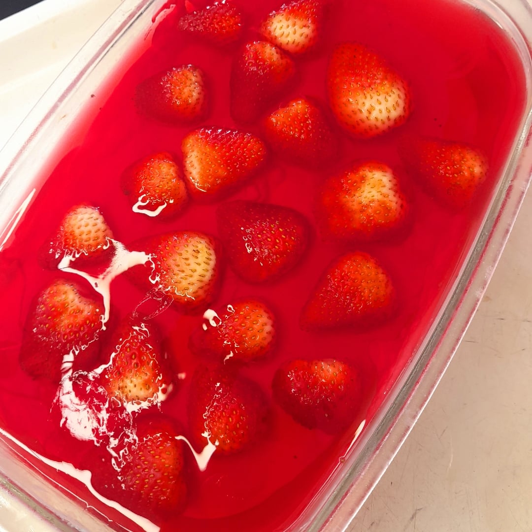 Photo of the strawberry ice cream dessert – recipe of strawberry ice cream dessert on DeliRec