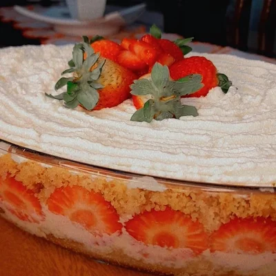 Recette de Nid de gâteau glacé à la fraise sur le site de recettes DeliRec