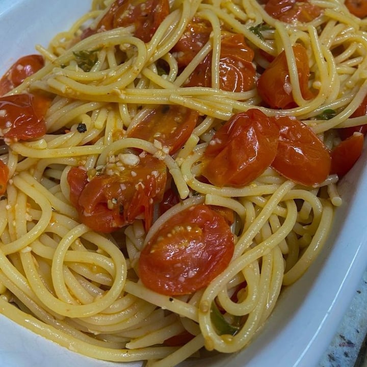 Photo of the Pasta in garlic and oil with cherry tomatoes – recipe of Pasta in garlic and oil with cherry tomatoes on DeliRec