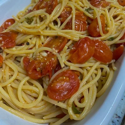 Recipe of Pasta in garlic and oil with cherry tomatoes on the DeliRec recipe website