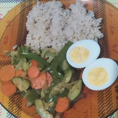Recipe of Rice with egg and salad on the DeliRec recipe website