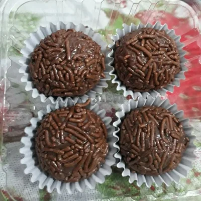 Recipe of Traditional Brigadeiro with 3 ingredients. on the DeliRec recipe website