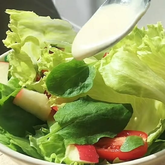 Foto da Salada de alface com maçã  - receita de Salada de alface com maçã  no DeliRec