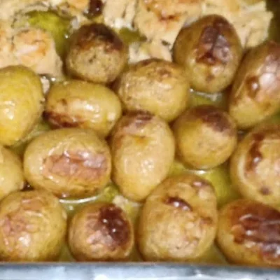 Recipe of Potatoes baked in oil on the DeliRec recipe website