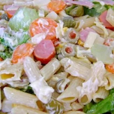Receita de Salada de macarrão fria no site de receitas DeliRec