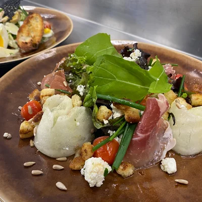 Recipe of Arugula Salad with Parma, Feta and Melon on the DeliRec recipe website