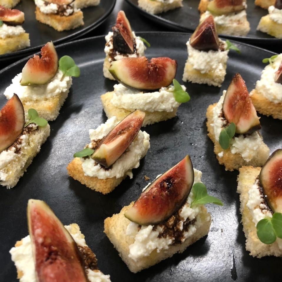 Photo of the Cottage cheese, figs and balsamic canapé – recipe of Cottage cheese, figs and balsamic canapé on DeliRec