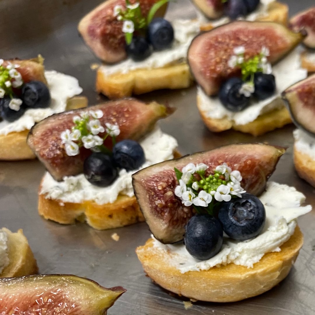 Photo of the Cashew chestnut canapé with figs and berries 🎄 – recipe of Cashew chestnut canapé with figs and berries 🎄 on DeliRec