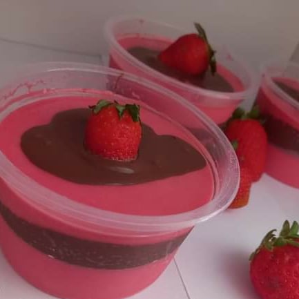 Photo of the Strawberry dessert in the pot. – recipe of Strawberry dessert in the pot. on DeliRec