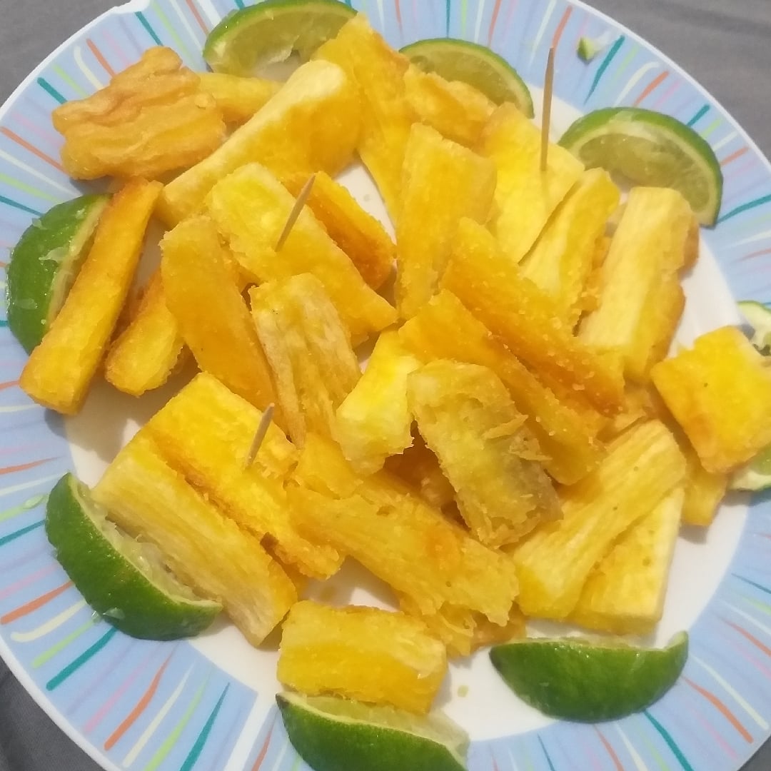 Foto da Mandioca frita de aperitivo com limão e pimenta - receita de Mandioca frita de aperitivo com limão e pimenta no DeliRec
