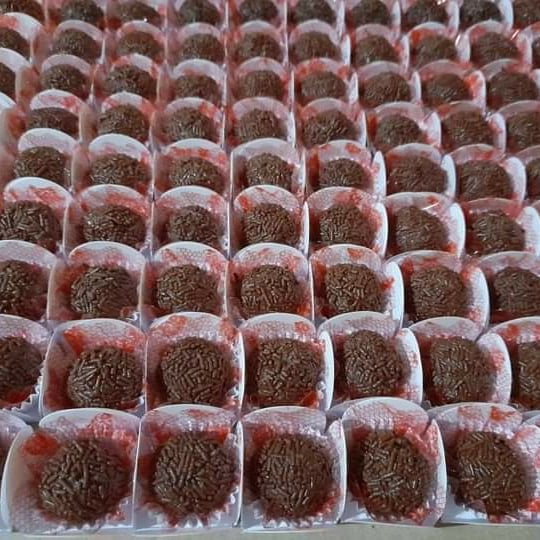 Receita de Receita para 100 brigadeiros de festa. | DeliRec