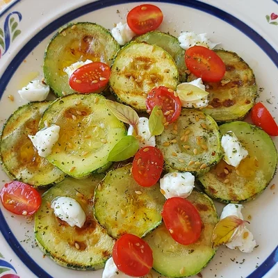 Recipe of Warm zucchini salad with burrata and flaxseed on the DeliRec recipe website