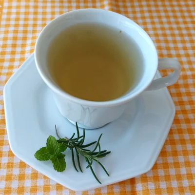 Receita de Chá diurético, digestivo e anti-inflamatório. no site de receitas DeliRec