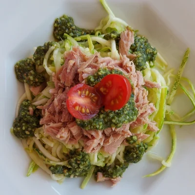 Recipe of Zucchini spaghetti with tuna pesto on the DeliRec recipe website