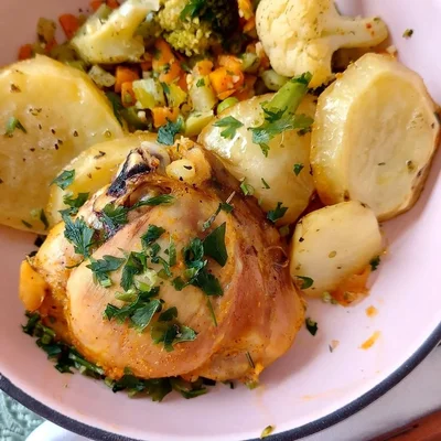 Recipe of Roasted thighs with potato on the DeliRec recipe website