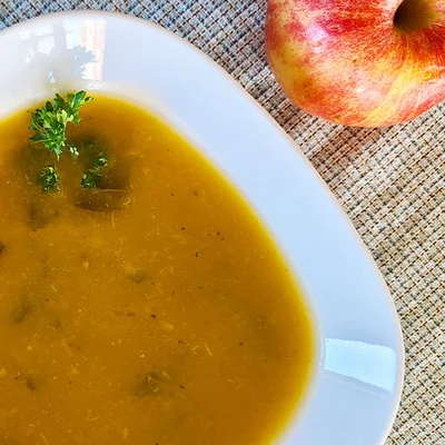 Receita de Uma sopa de legumes para começar a semana desinchando no site de receitas DeliRec