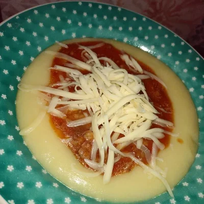 Receita de Polenta cremosa como molho de ísca de carne e queijo  no site de receitas DeliRec