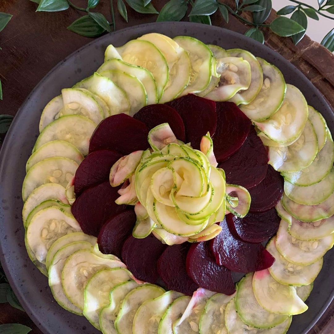 Photo of the Zucchini Carpaccio with Beetroot – recipe of Zucchini Carpaccio with Beetroot on DeliRec