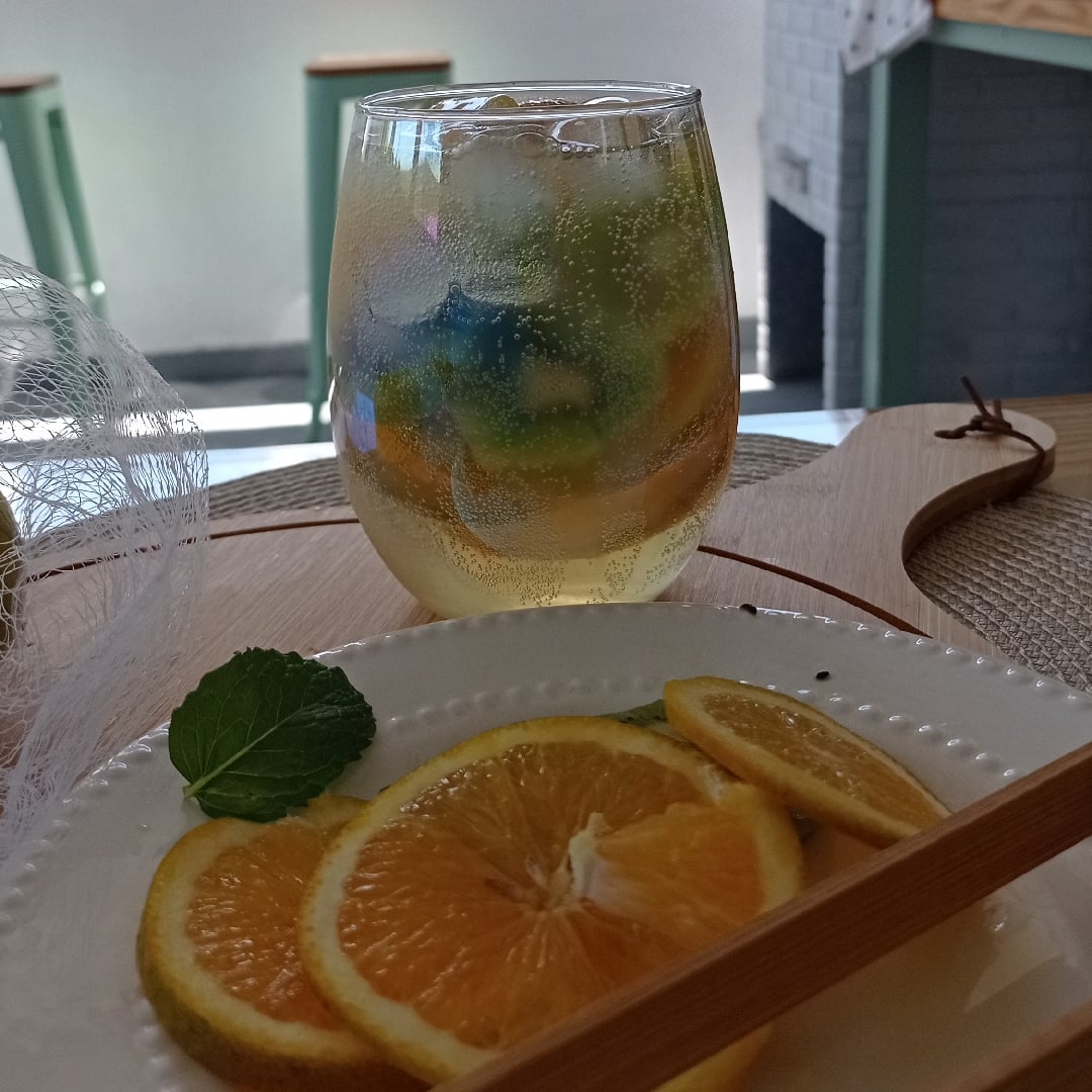 Foto da Água Aromatizada com laranja e hortelã  - receita de Água Aromatizada com laranja e hortelã  no DeliRec