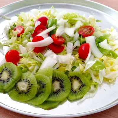 Receita de Salada verde com kiwi no site de receitas DeliRec
