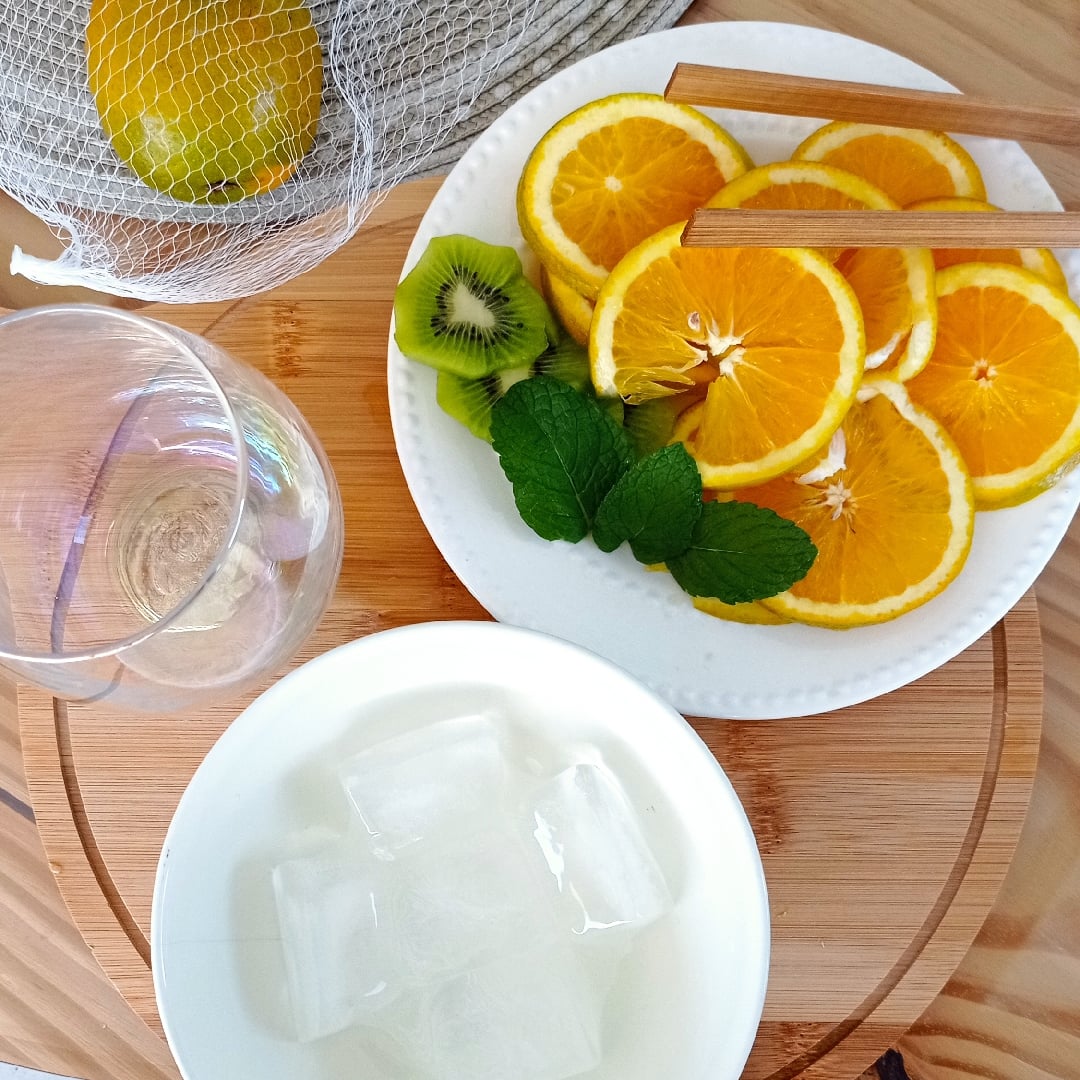 Foto da Água Aromatizada com laranja e hortelã  - receita de Água Aromatizada com laranja e hortelã  no DeliRec