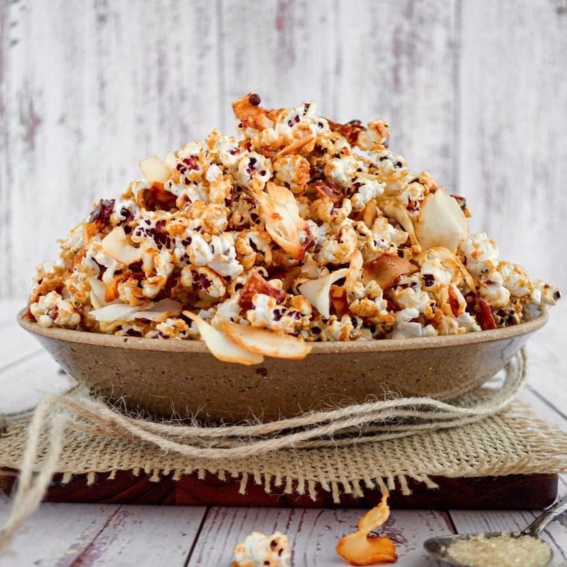 Foto della Popcorn caramellati con gocce di cocco - ricetta di Popcorn caramellati con gocce di cocco nel DeliRec