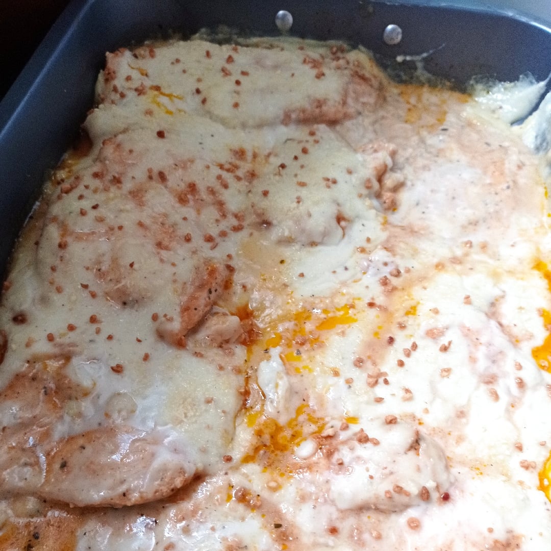 Photo of the Chicken fillet in white sauce with crispy garlic – recipe of Chicken fillet in white sauce with crispy garlic on DeliRec