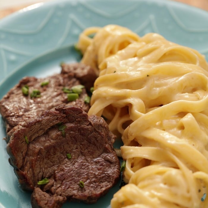Photo of the Fettuccine Alfredo with Filet Mignon – recipe of Fettuccine Alfredo with Filet Mignon on DeliRec
