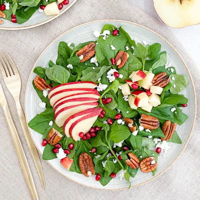 Recipe of Spinach Salad with Apples and Pecans on the DeliRec recipe website